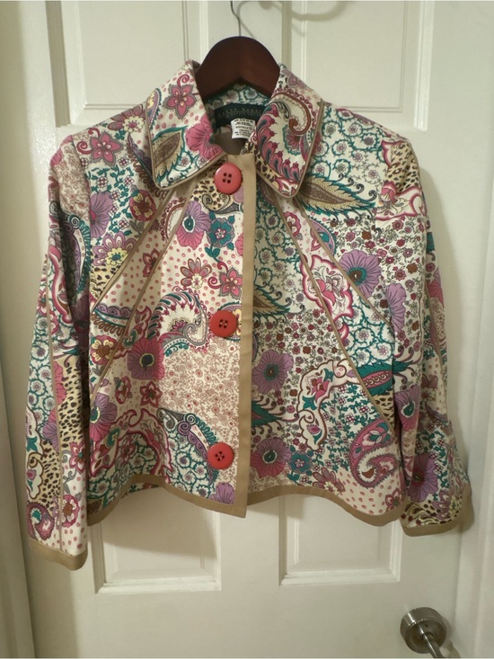 Harve Benard Jackets & Blazers - Harve Benard Cream Paisley Floral Jacket with Pink Accents